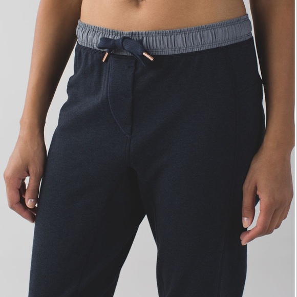 Lululemon Happy Yin Year Sweatpant II in Heathered Inkwell 4 - Picture 3 of 10